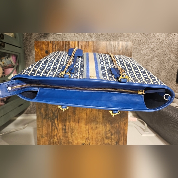 Tory Burch Gemini Link With Gold Chain Straps Blue and Cream Patterned Tote - Picture 5 of 16